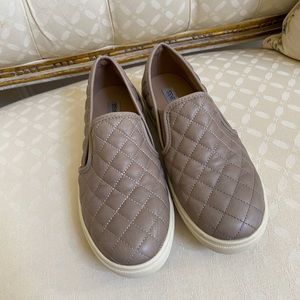 Steve Madden Ecentrcq slip on sneakers size 8.5
